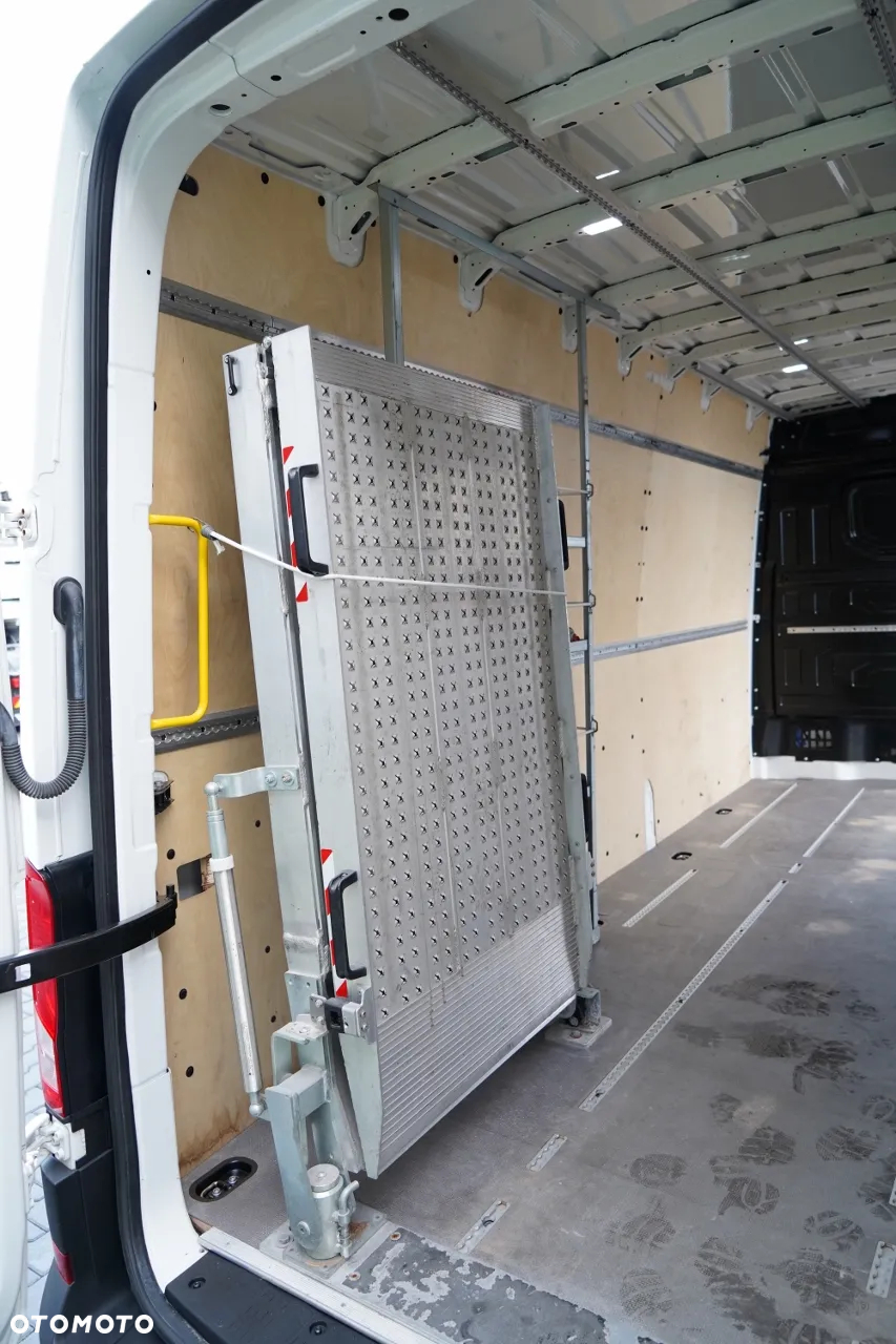 Volkswagen CRAFTER  / 2.0 D / FURGON BLASZAK / NAJAZD ALUMINIOWY /  DMC: 3500 KG / 2018 ROK / SPROWADZONY / PO KONTRAKCIE SERWISOWYM - 28
