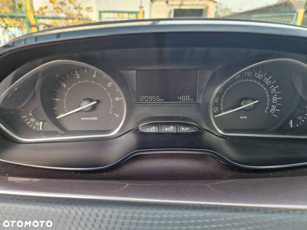 Peugeot 2008 1.2 Pure Tech Active EU6 - 27
