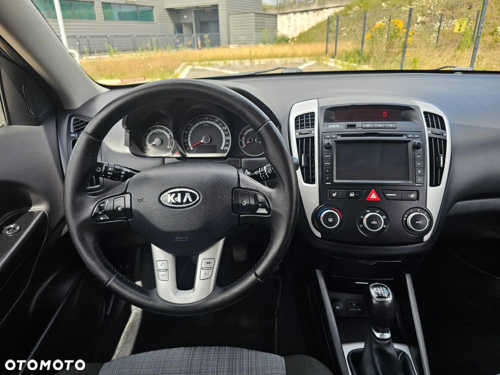 Kia Ceed 1.4 CVVT Attract - 19