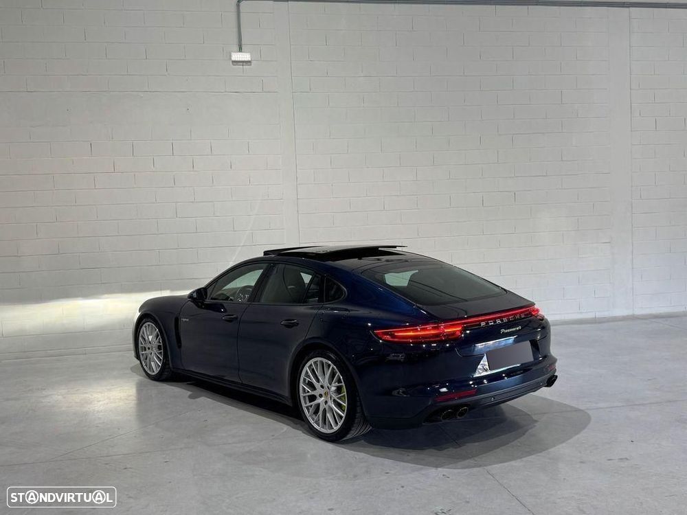 Porsche Panamera - 4