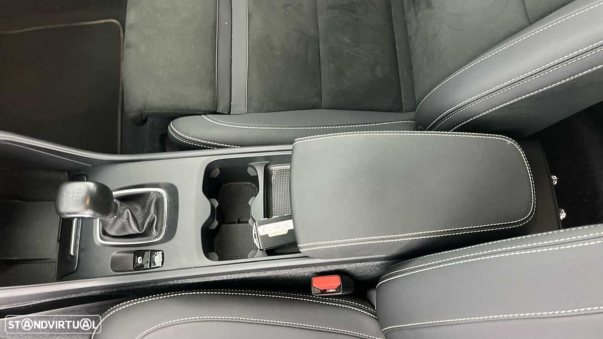 Volvo XC 40 - 25