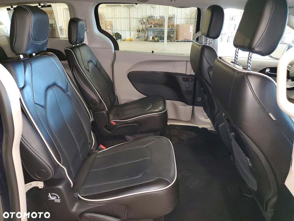 Chrysler Pacifica - 7