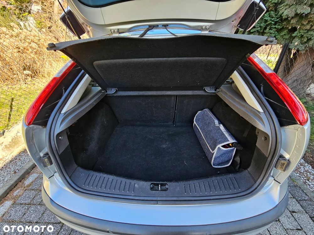 Ford Focus 2.0 Ghia - 23