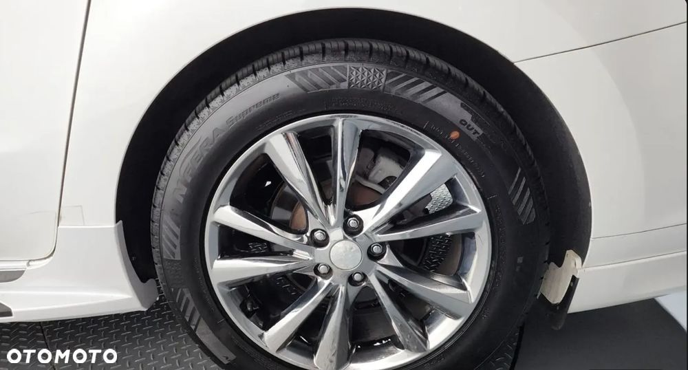 Kia Carnival - 17