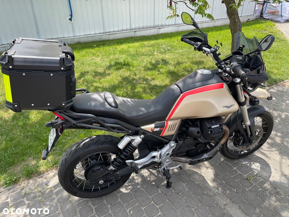 Moto Guzzi V85 - 4