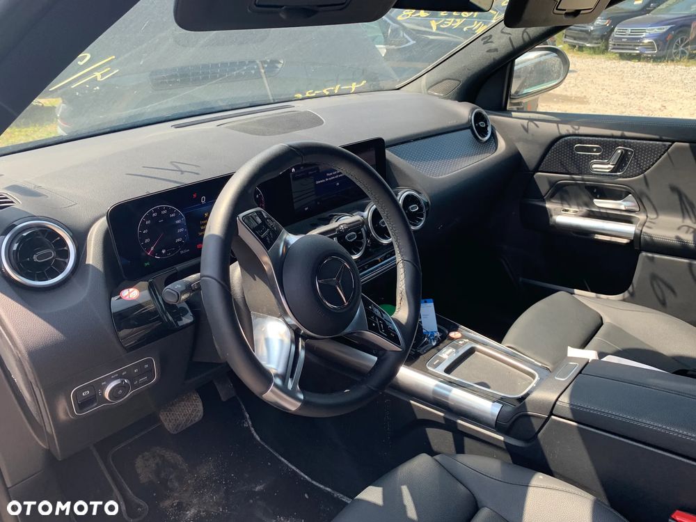 Mercedes-Benz GLA 250 4Matic 8G-DCT - 12