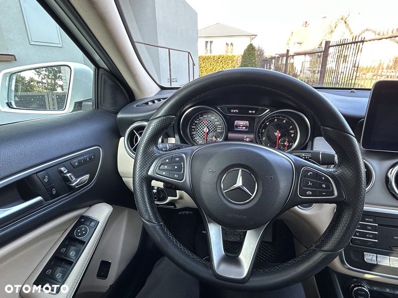 Mercedes-Benz GLA 250 7G-DCT UrbanStyle Edition - 11