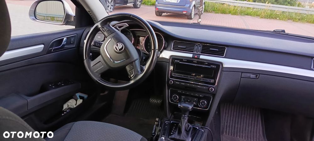 Skoda Superb 2.0 TDI Ambition DSG - 11