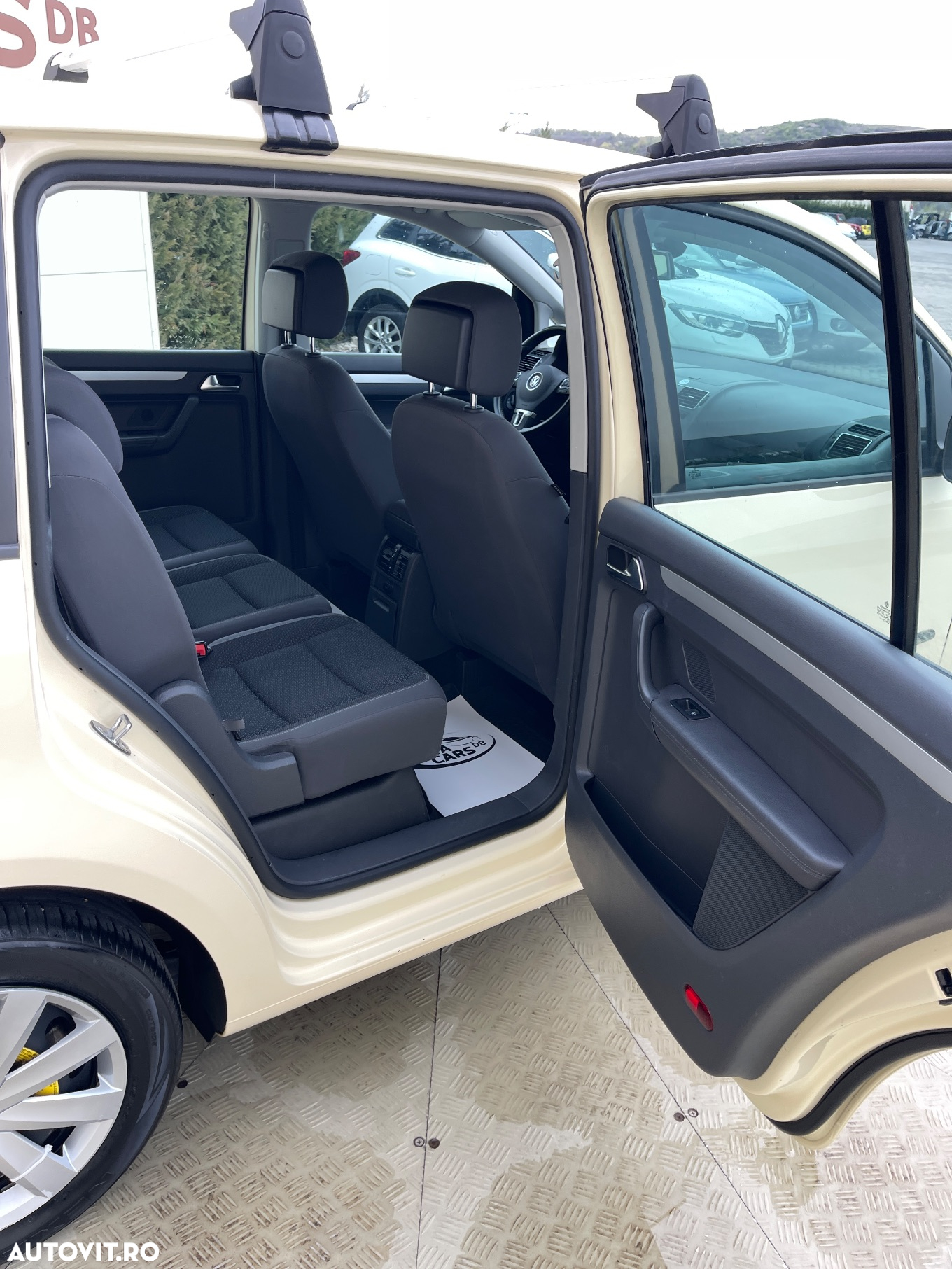 Volkswagen Touran 2.0 TDI DSG Comfortline - 24