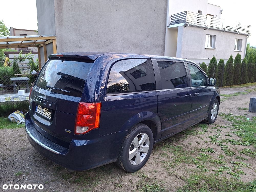 Dodge Caravan - 5