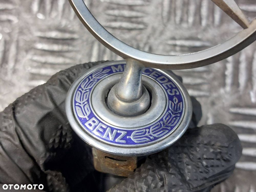 EMBLEMAT ZNACZEK LOGO GRILL MERCEDES-BENZ W210 E KLASA - 2