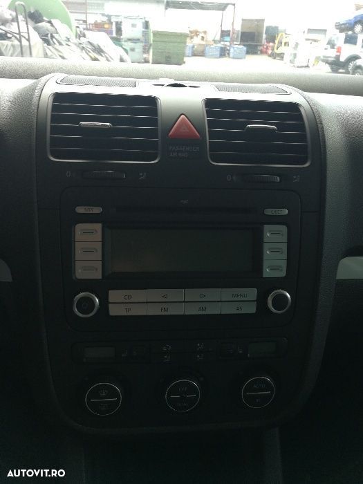Radio CD VW Golf 5 Passat B6 Jetta dezmembrez Golf 5 Passat B6 - 1