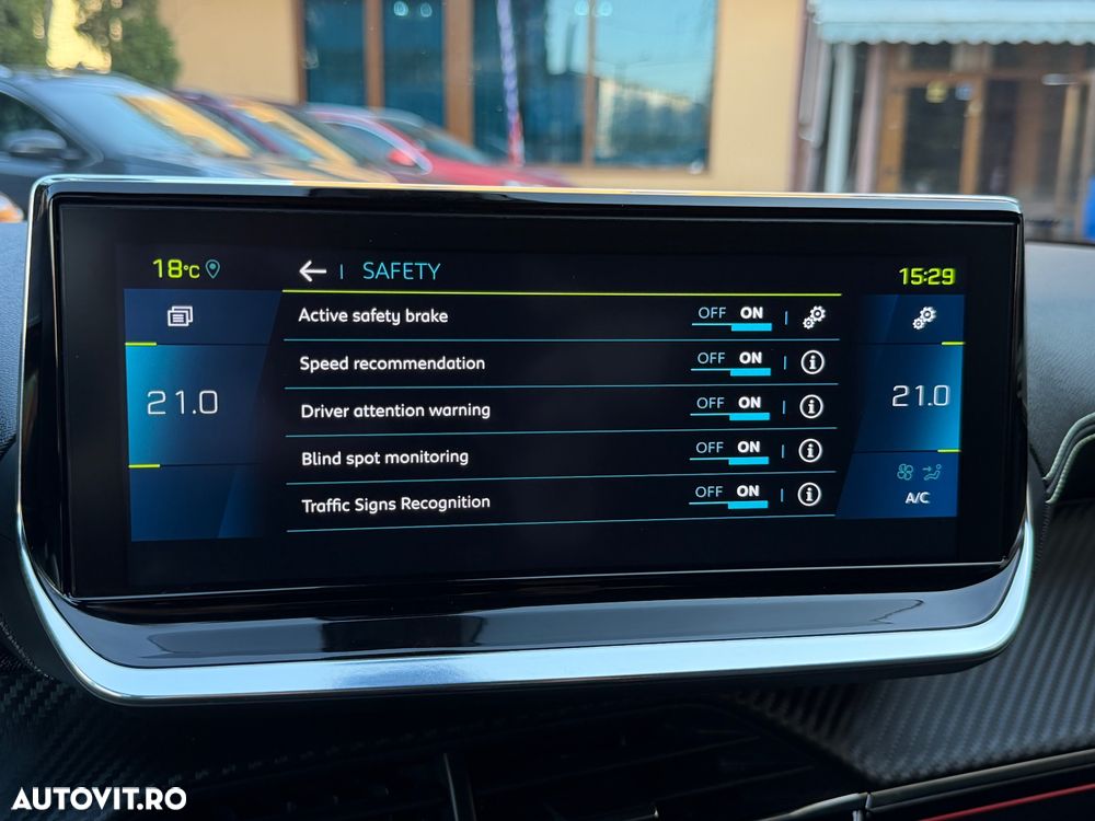 Peugeot 2008 e-2008 GT Line - 16