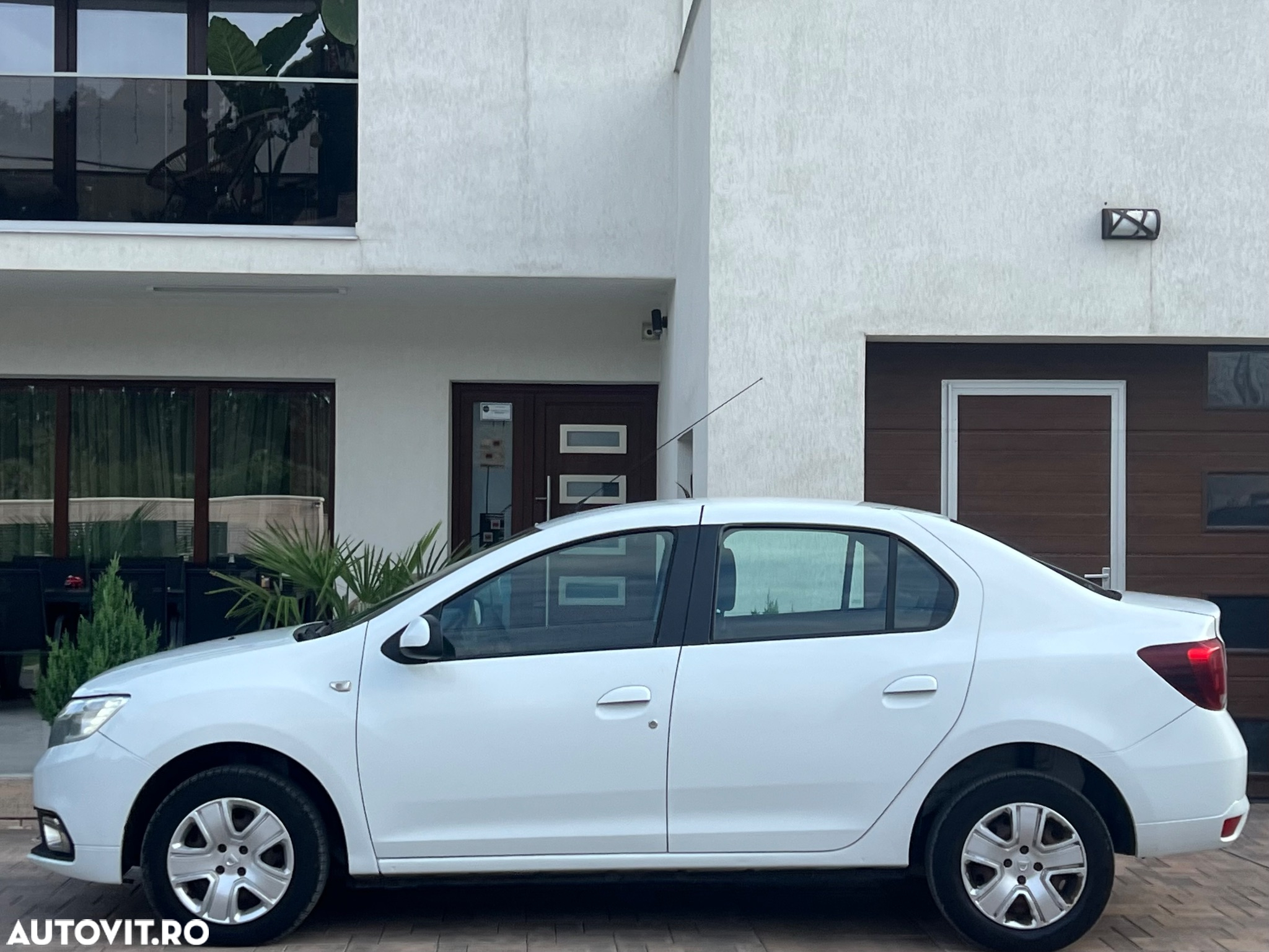 Dacia Logan 1.5 90CP Laureate - 9