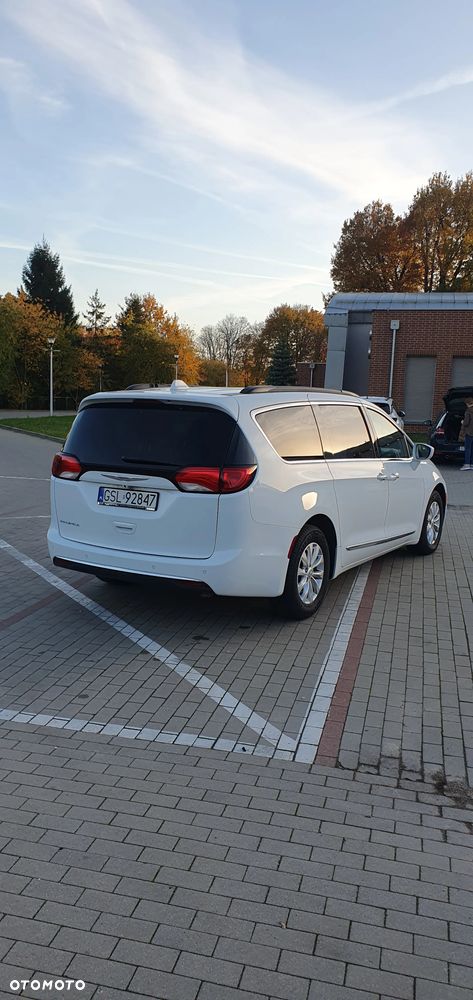 Chrysler Pacifica - 5