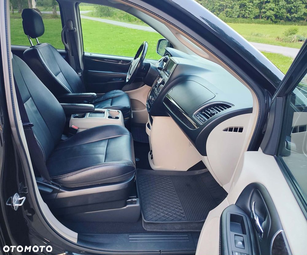 Chrysler Town & Country 3.6 Limited - 25