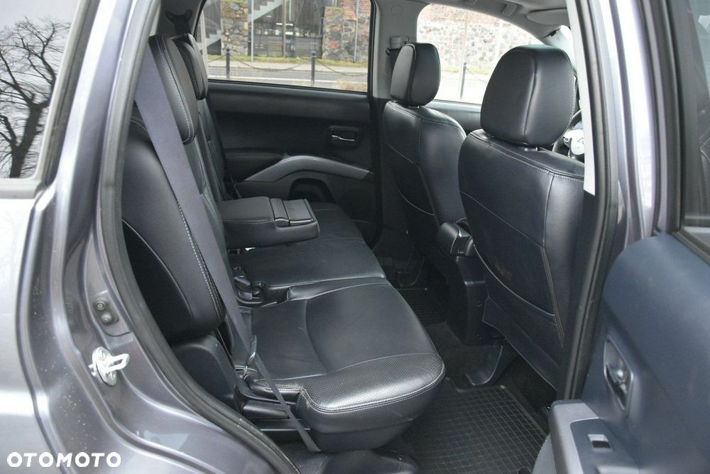Mitsubishi Outlander - 11