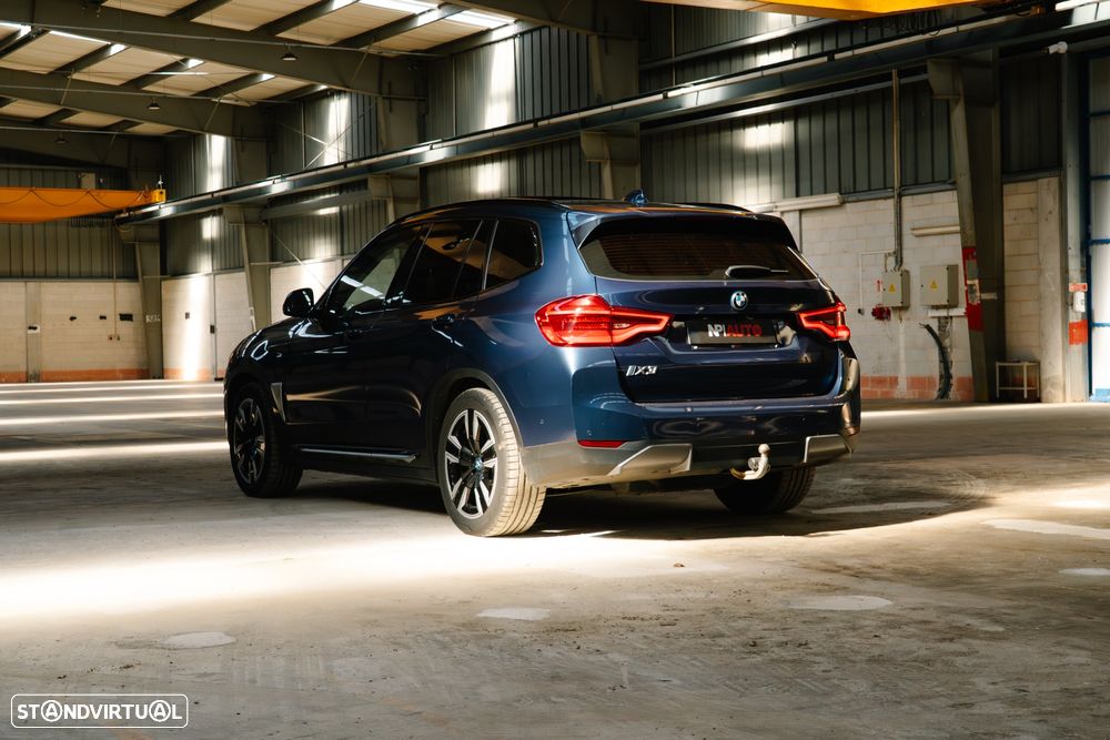 BMW iX3 - 8