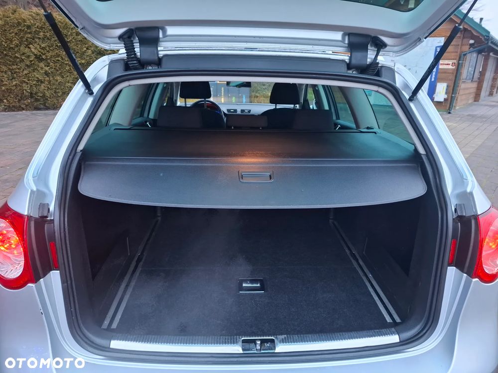 Volkswagen Passat 2.0 TDI DSG Individual Chrom dunkel - 10