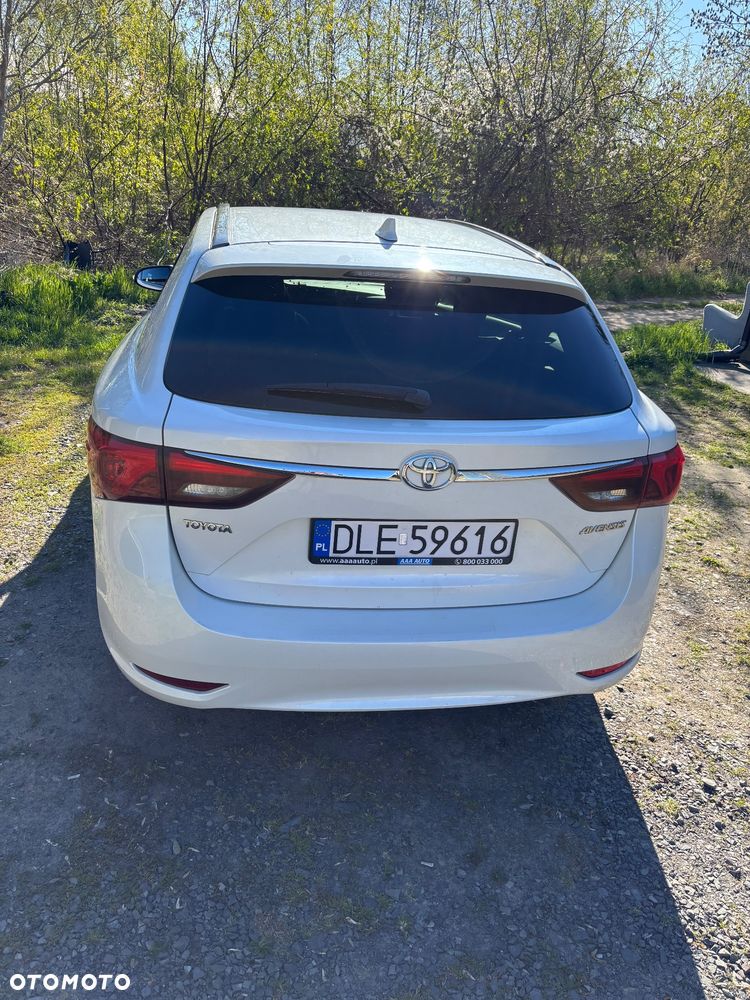Toyota Avensis 2015 photo 5