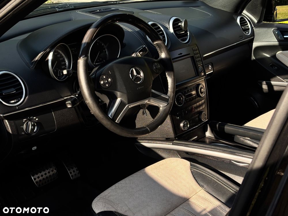 Mercedes-Benz GL - 12