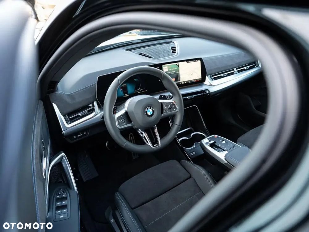 BMW X1 xDrive23i mHEV - 4