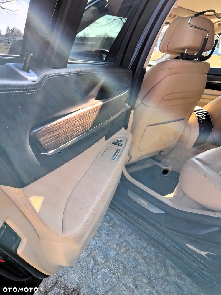BMW Seria 7 740d - 18