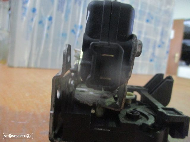 Fecho 8200735227 DACIA SANDERO 2010 1.4I 75CV 5P AZUL Fe 2 Pinos - 3