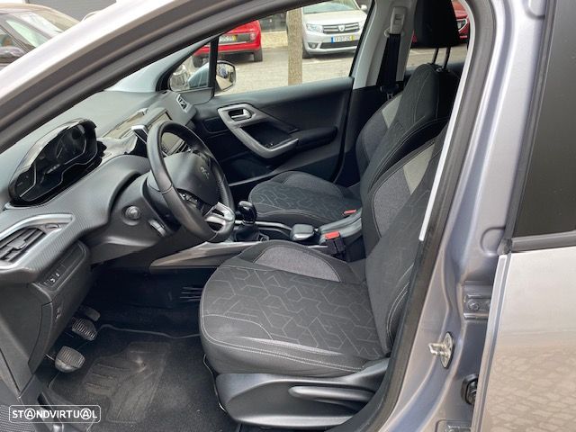 Peugeot 2008 1.2 PureTech Style - 4