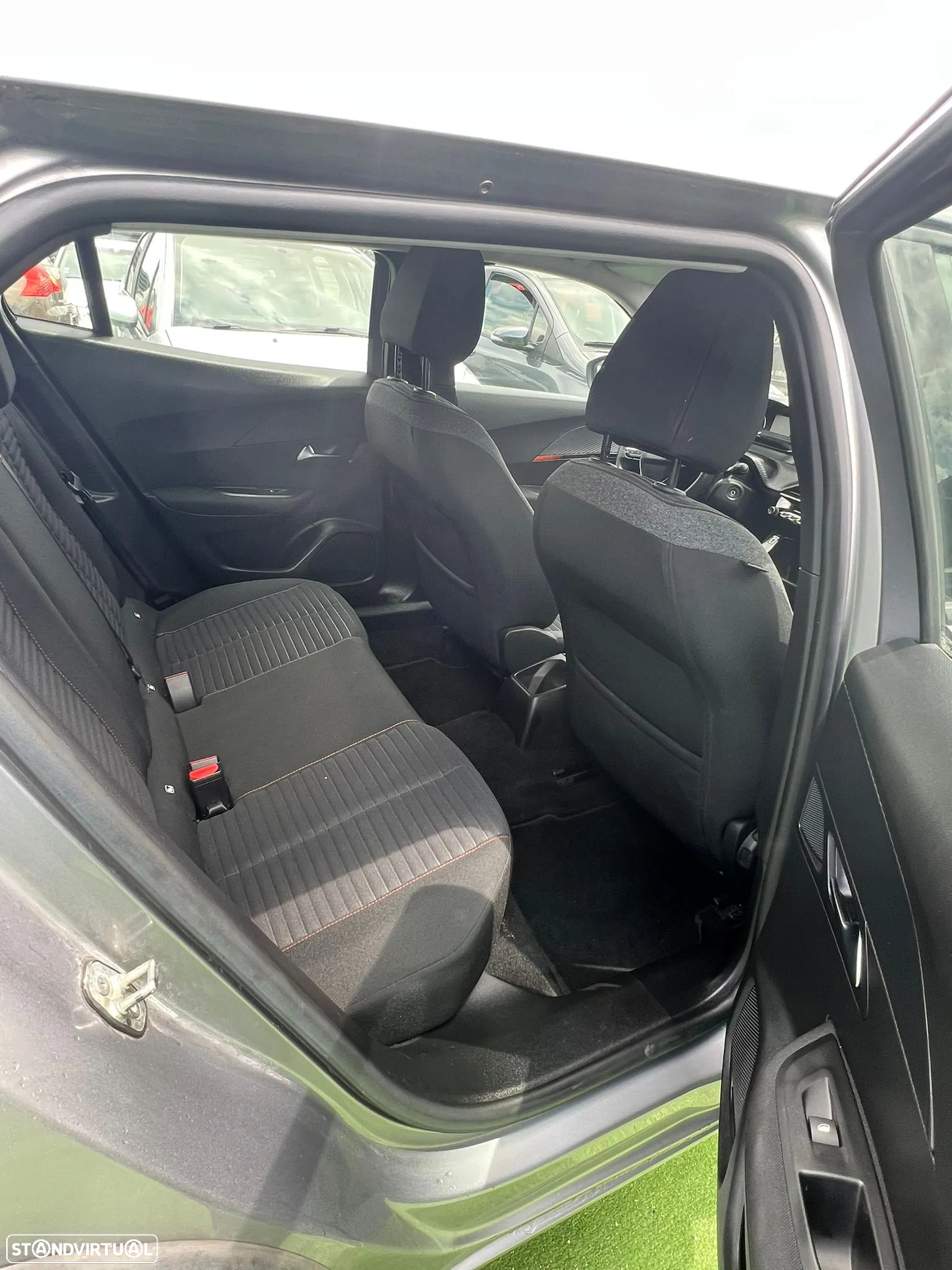 Peugeot 2008 - 8