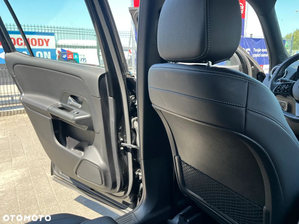 Mercedes-Benz GLB - 16