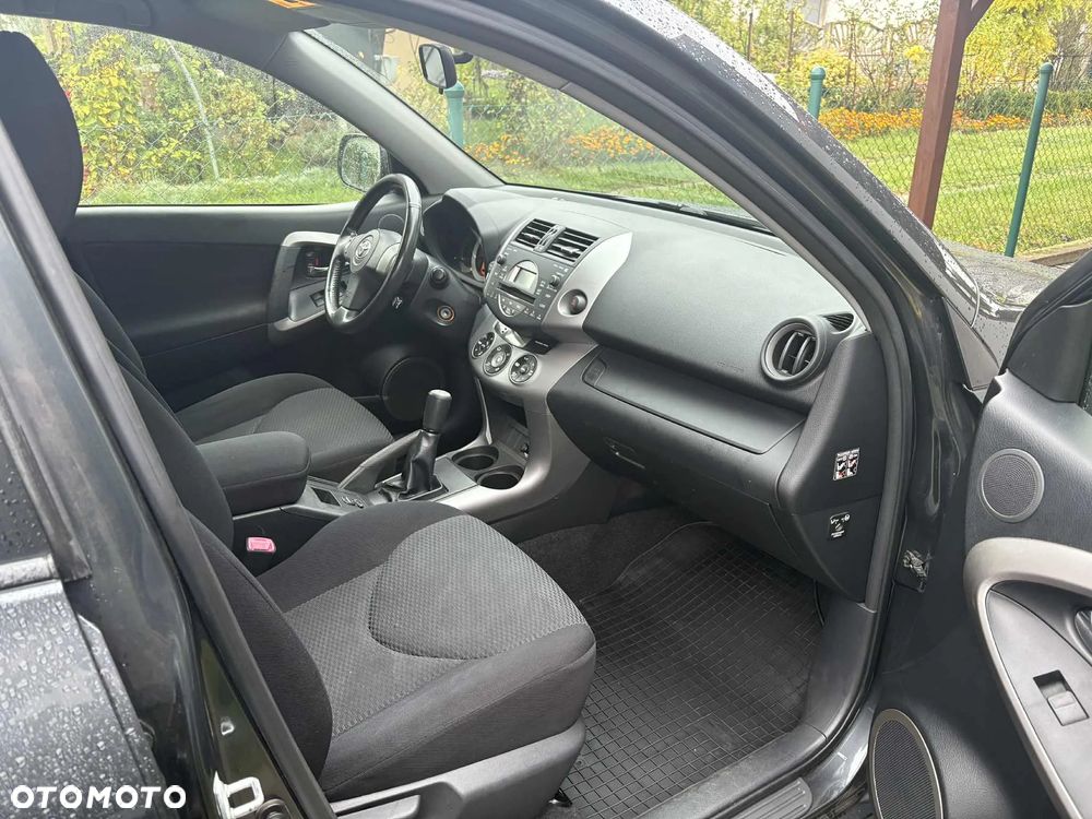 Toyota RAV4 - 8
