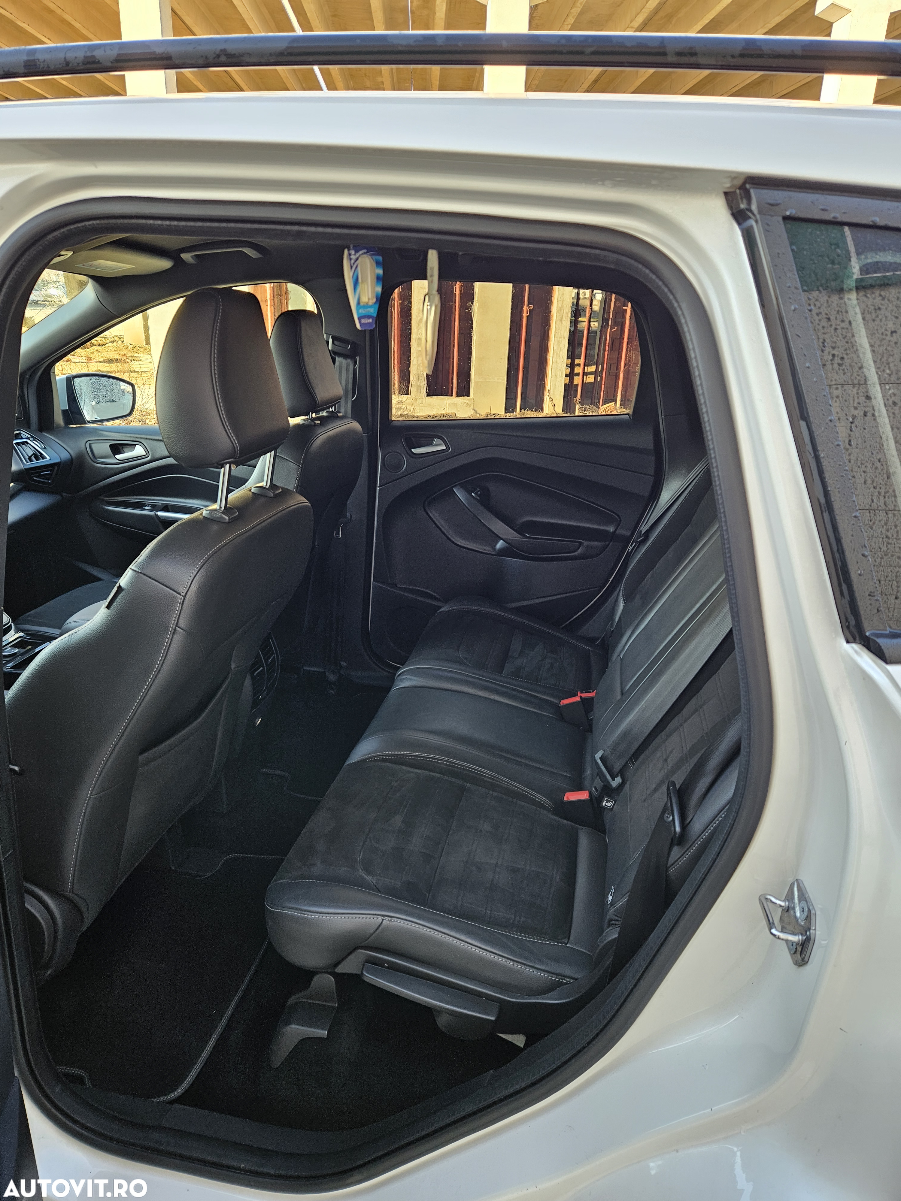 Ford Kuga 2.0 TDCi 4x4 Aut. ST-Line - 4