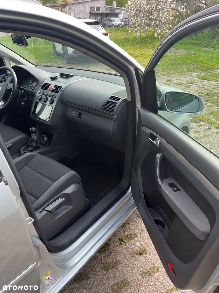 Volkswagen Touran - 6