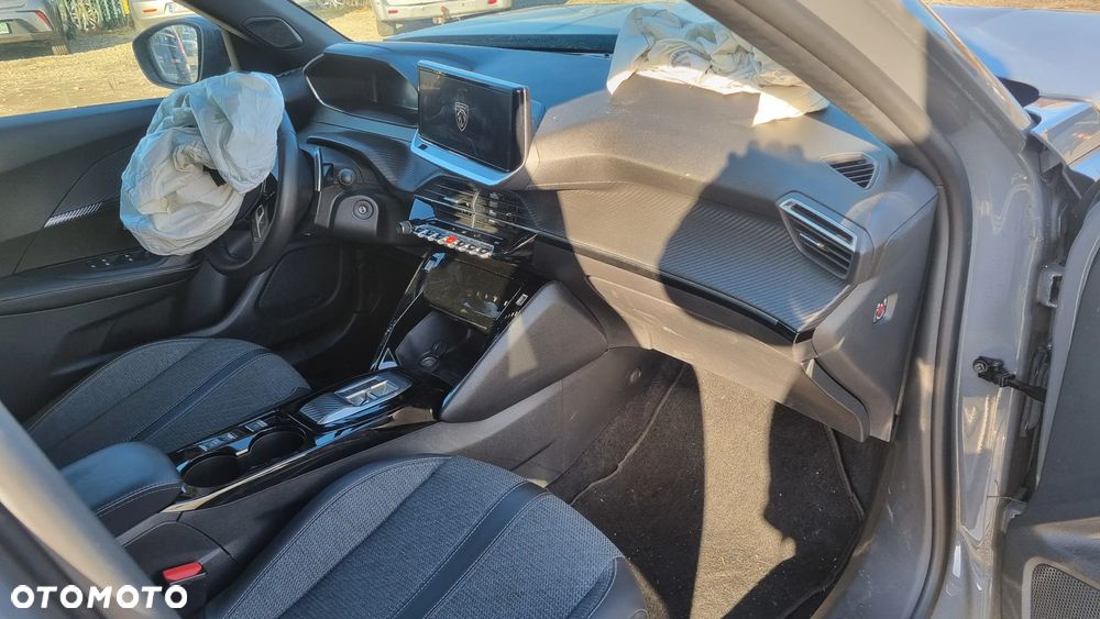 Peugeot 2008 BlueHDi 130 Allure S&S EAT8 - 19