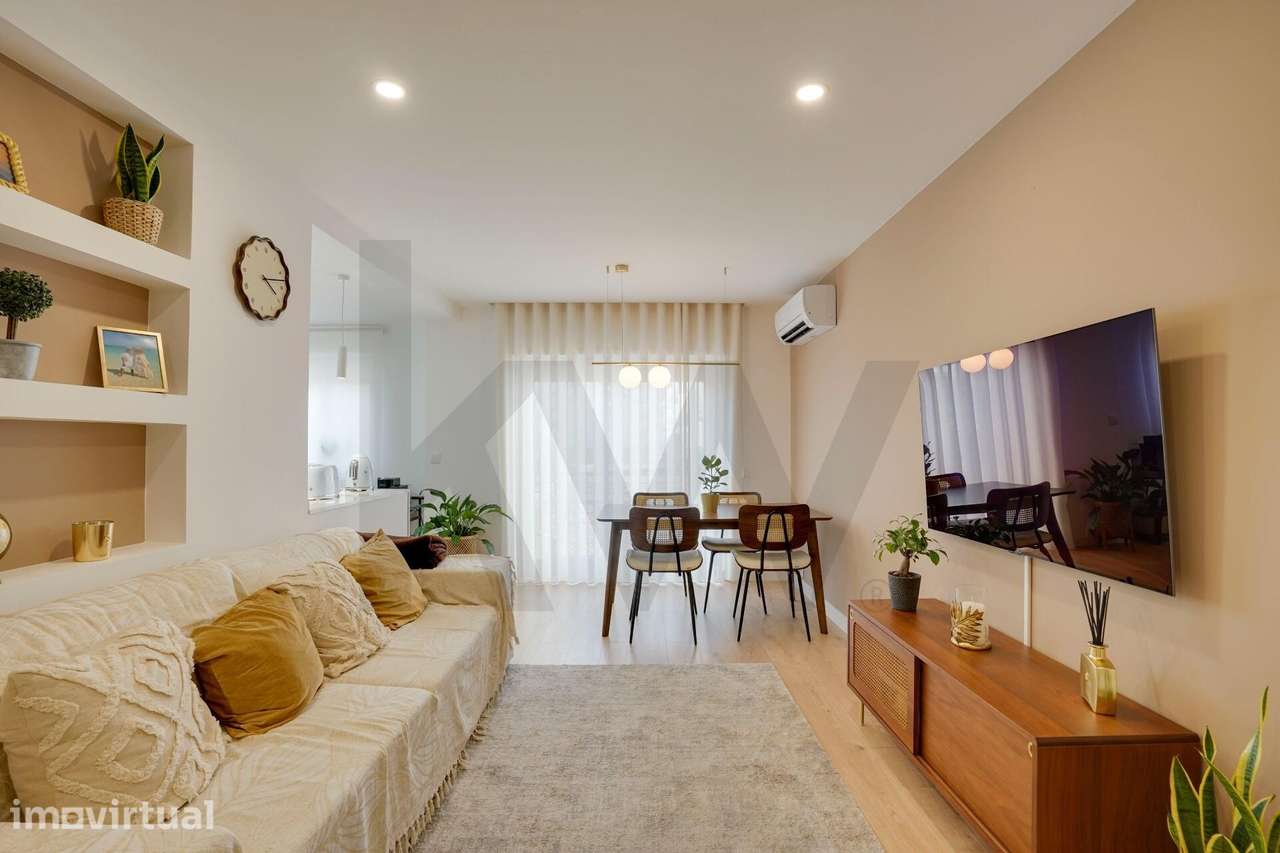 Apartamento T2 Renovado com Parqueamento e Arrecadação - Grande imagem: 2/37