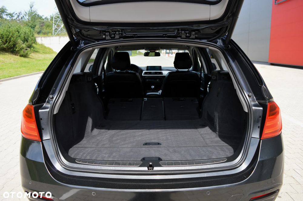 BMW Seria 3 318d Sport Line - 32