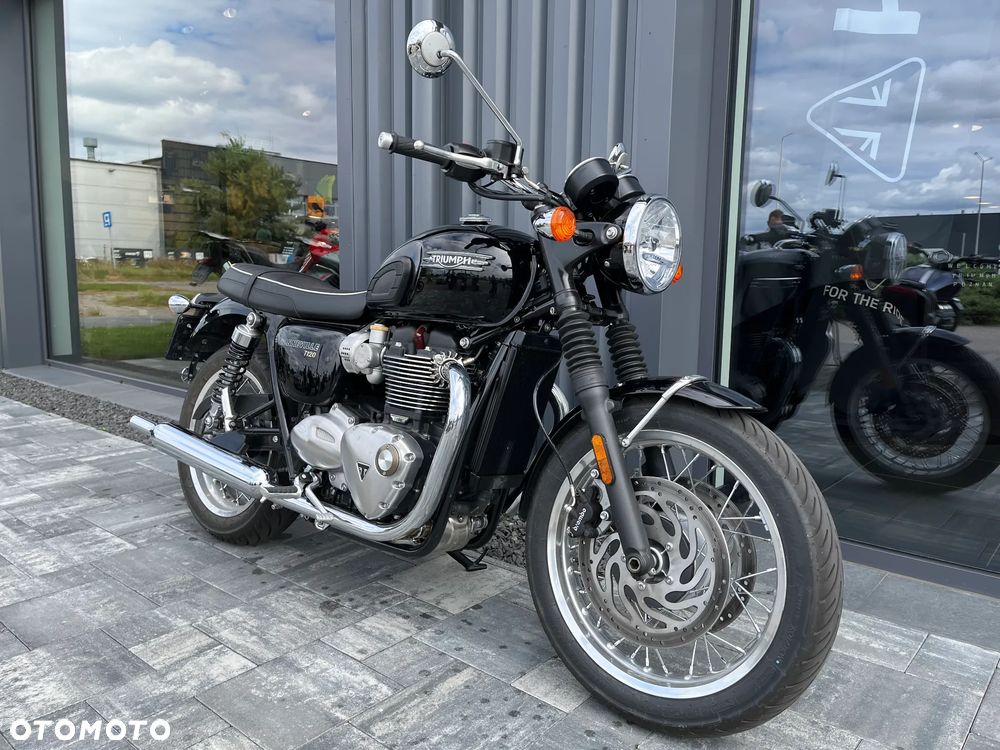 Triumph Bonneville - 2