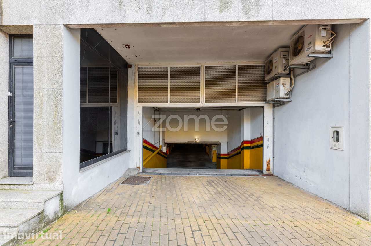 Garagem com 90 m2 para venda em S. Vítor - Braga
