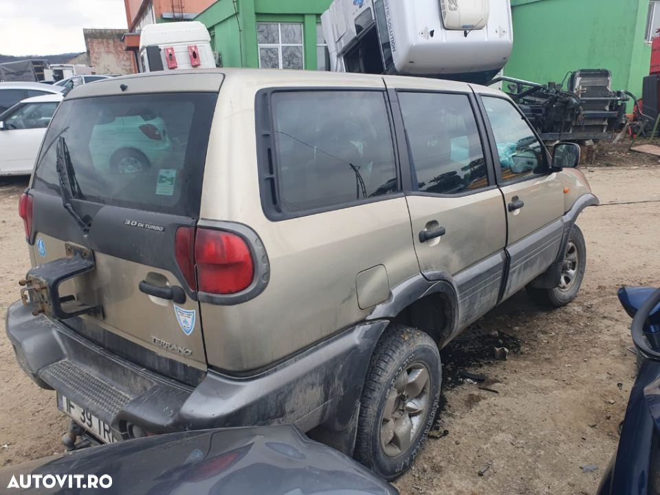 Mocheta portbagaj rulou bloc lumini maneta semnalizare Nissan Terrano 2 motor 3.0di dezmembrez - 1