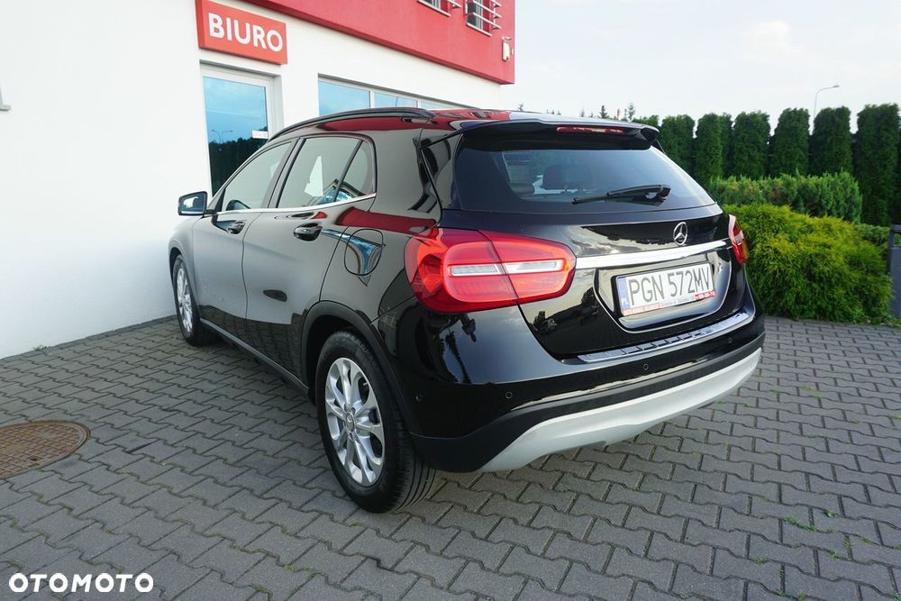 Mercedes-Benz GLA 200 7G-DCT Urban - 3