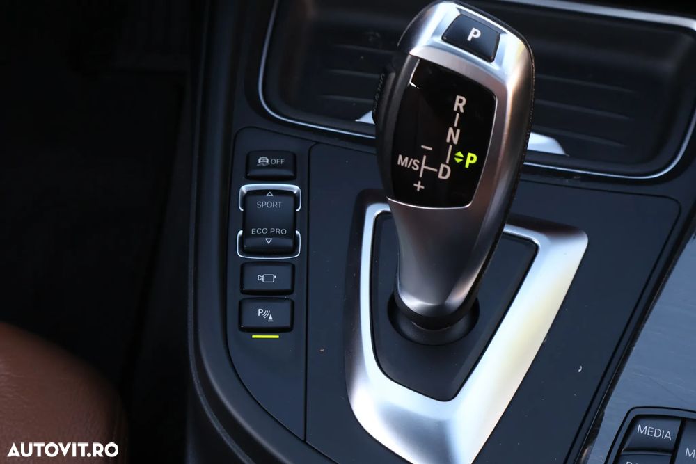 BMW Seria 3 325d Aut. Luxury Line - 13