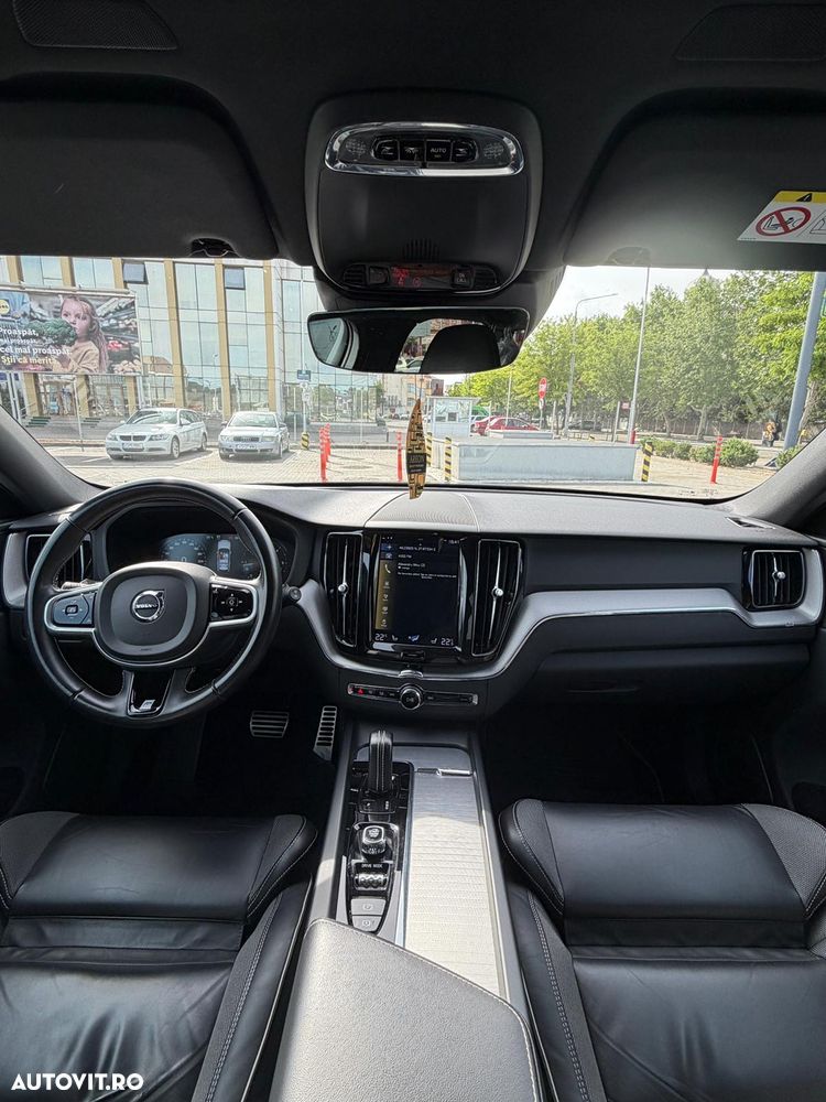 Volvo XC 60 B4 MHEV AWD R-Design - 8