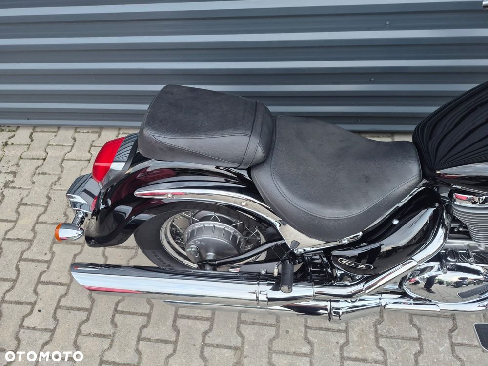 Suzuki Intruder - 12
