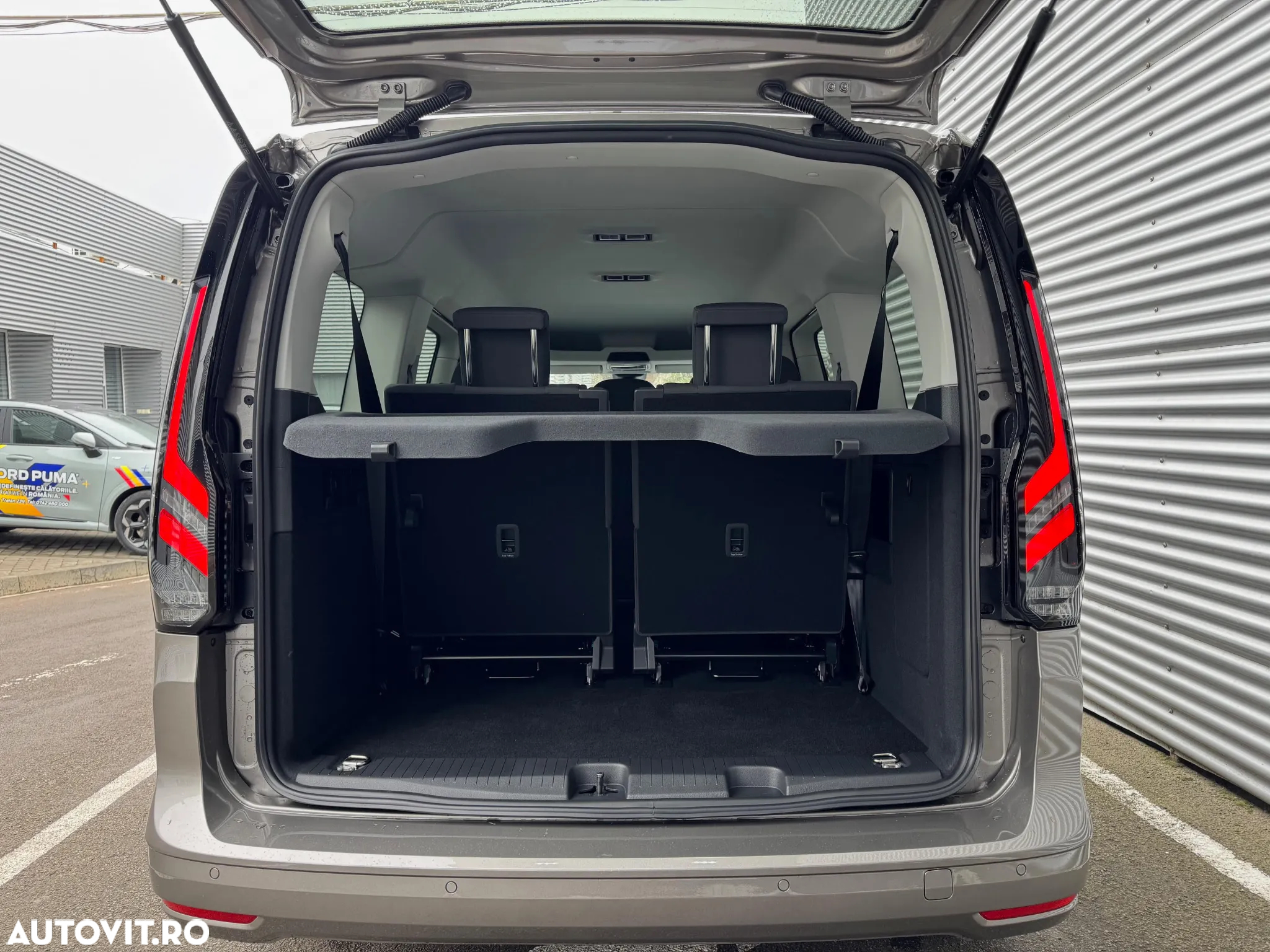 Ford Tourneo Connect 2.0L EcoBlue LWB Titanium - 28