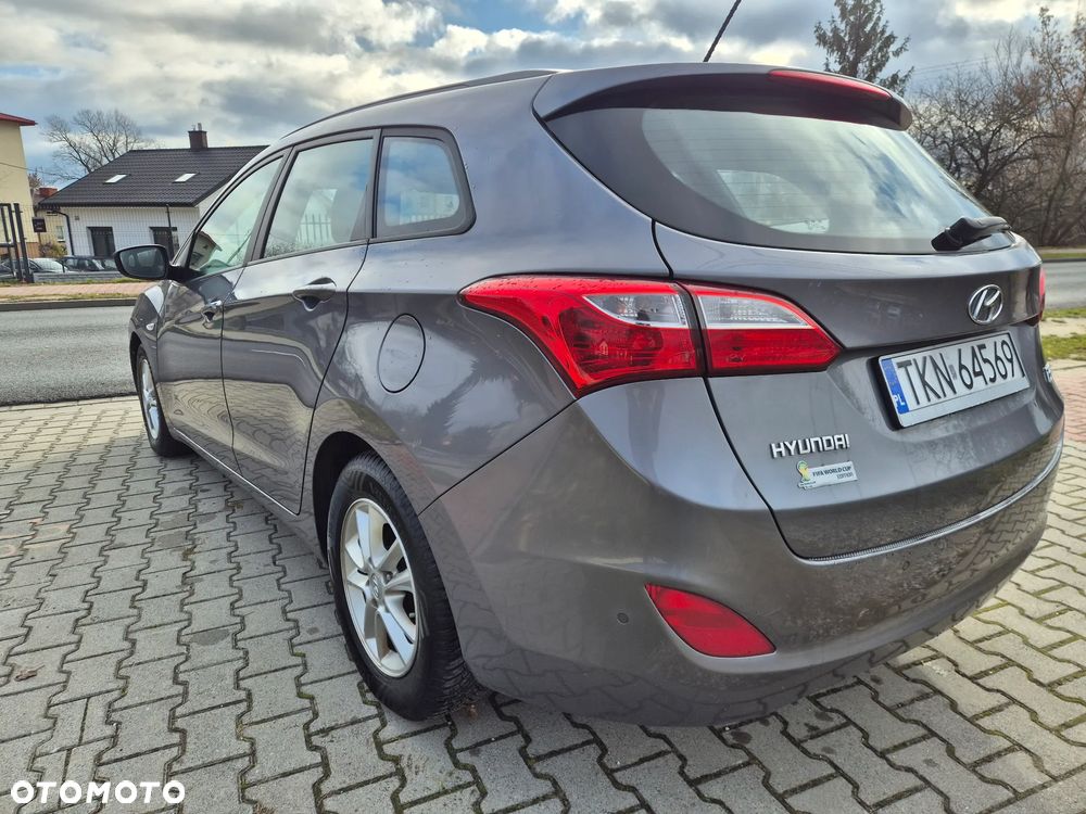 Hyundai i30 1.6 CRDi Fifa World Cup Edition - 3