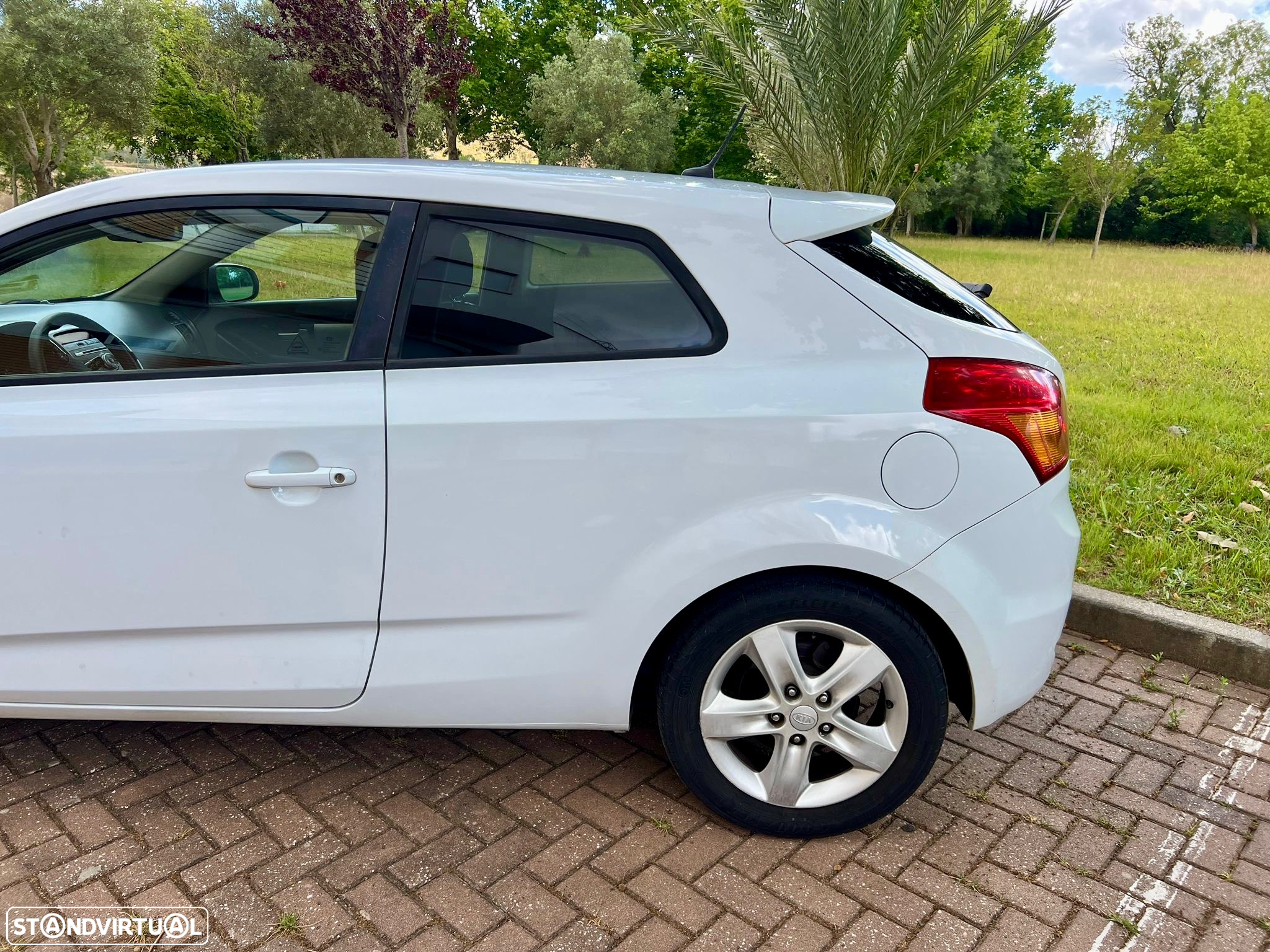 Kia Ceed S Coupé 1.6 CRDi EX - 12