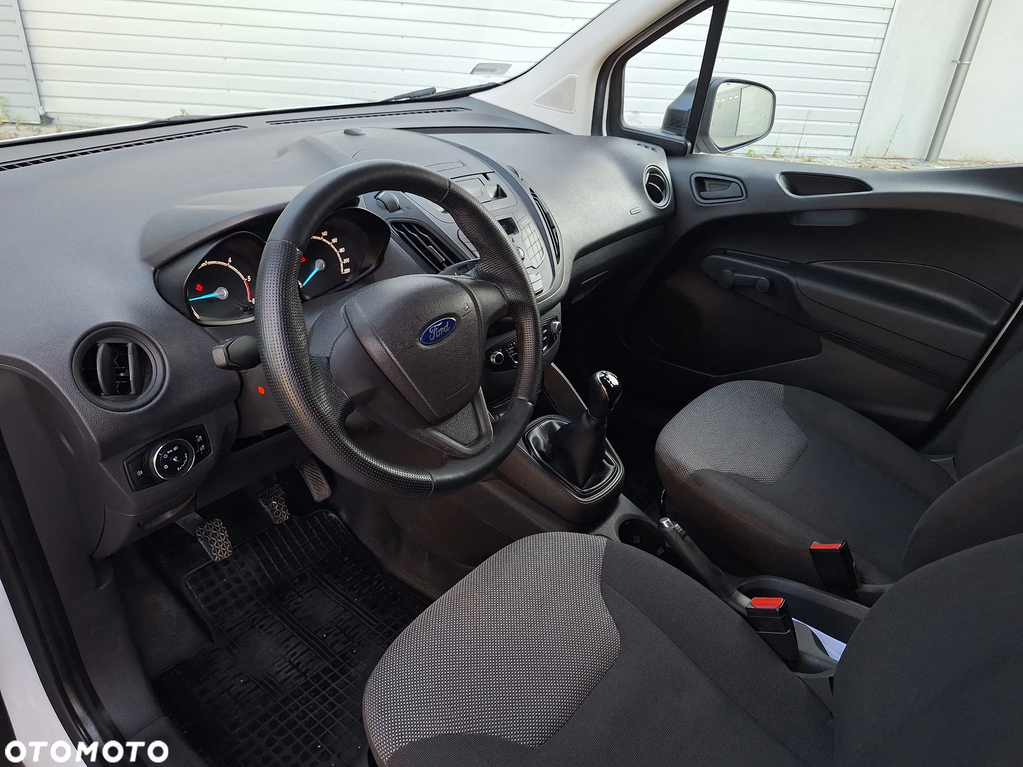 Ford Transit Courier - 8