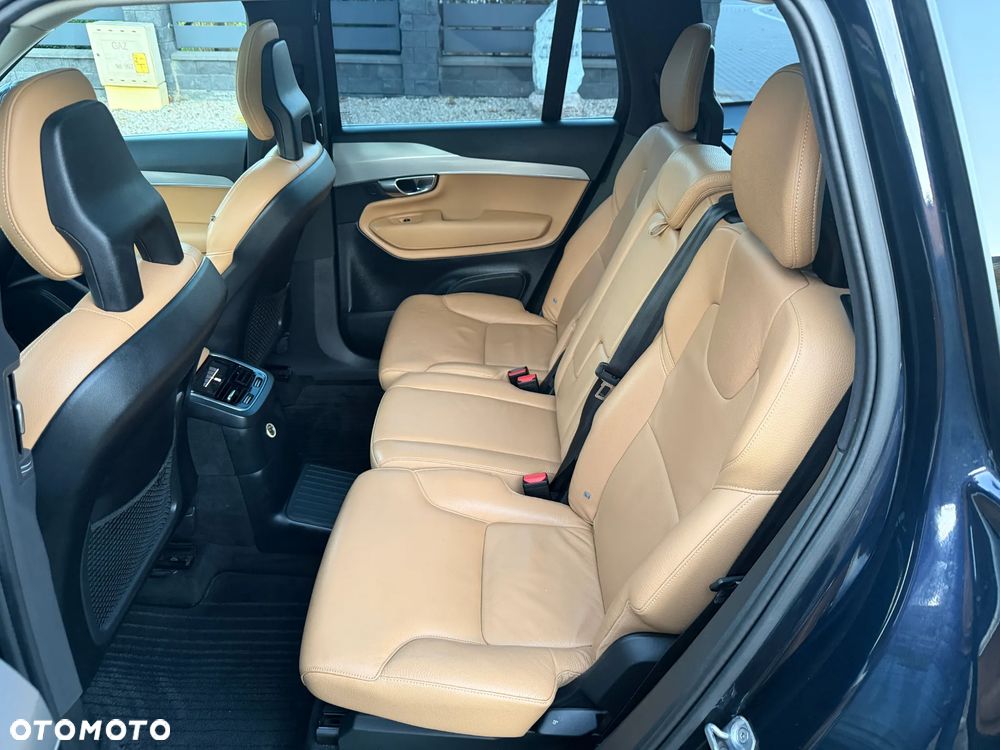 Volvo XC 90 - 22