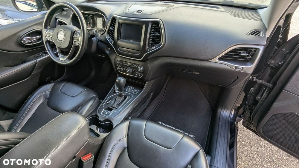Jeep Cherokee - 21